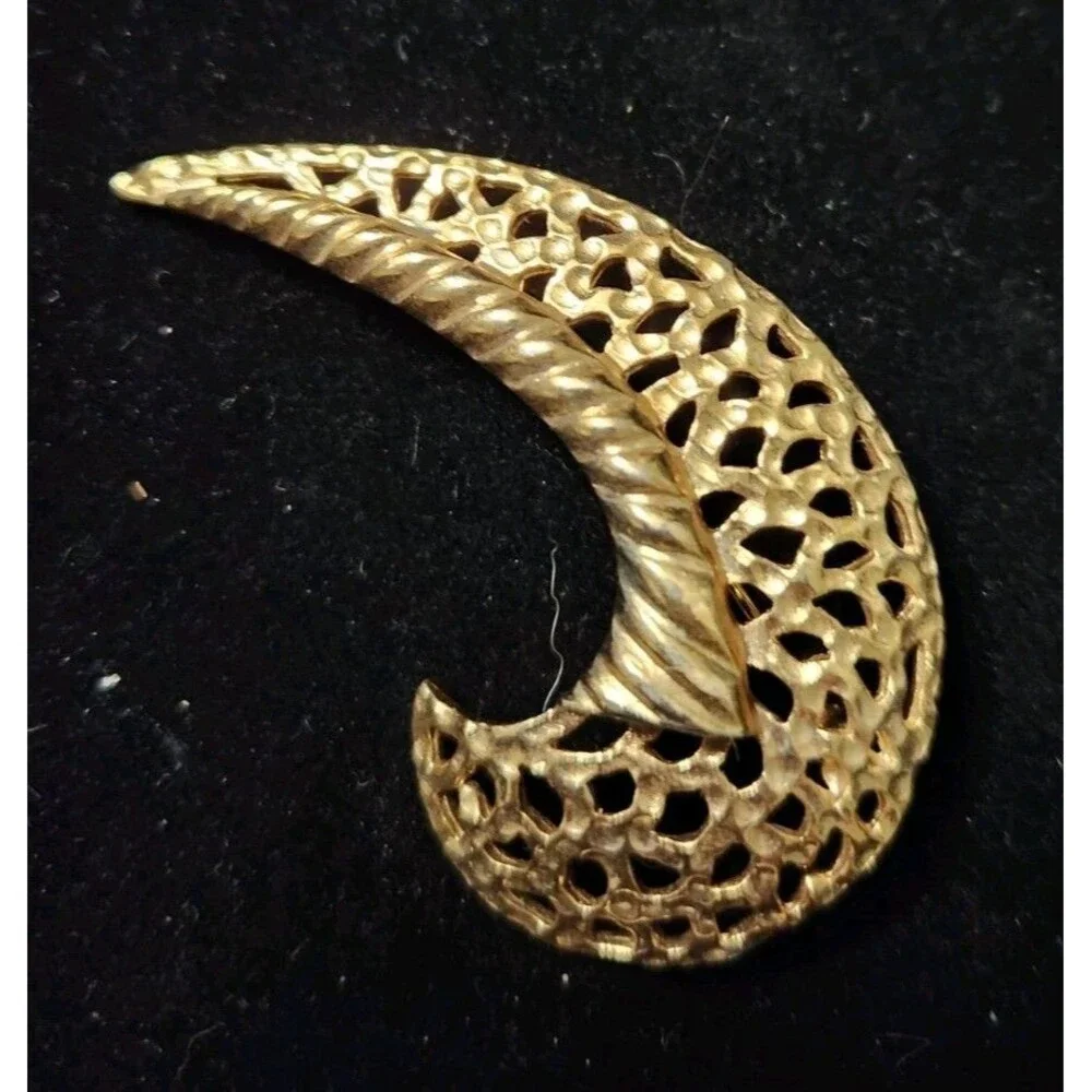 Vintage 4 Gold Tone Unsigned Swirl Brooches Monet BSK 80's Retro